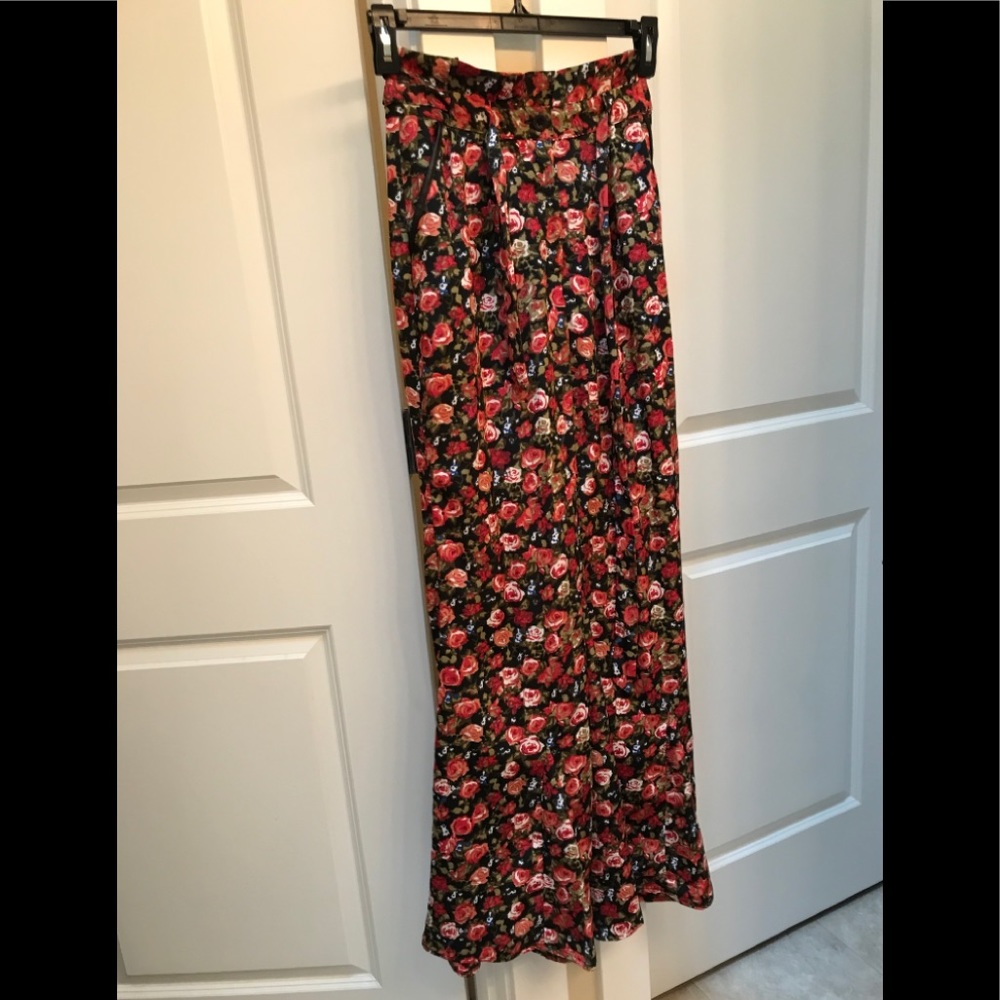 Flowery flowy paper bag pants